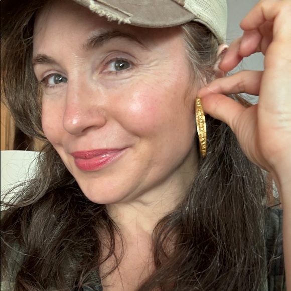 Stunning sexy RARE Sezane Gold Hoop Earrings 💋 - Picture 3 of 3